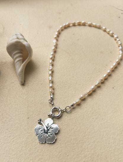 Collar Choker Perlas hibisco