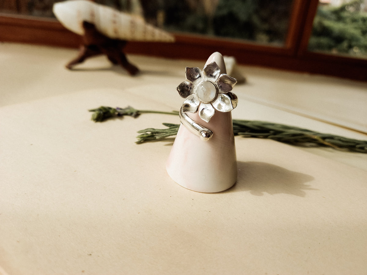 Anillo Flor Lunar