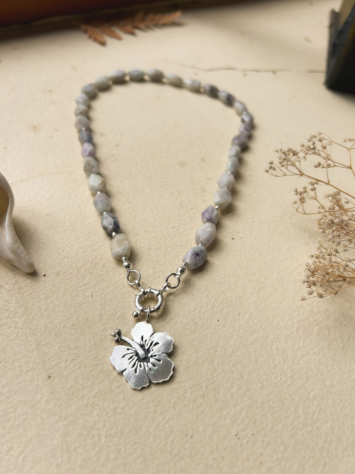 Collar fluorita hibisco